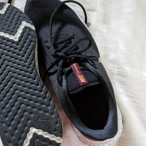 Nike revolution tennis shoes